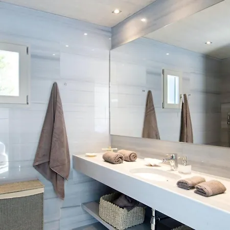 Holiday home Is Located In The Heart Of The Island Of