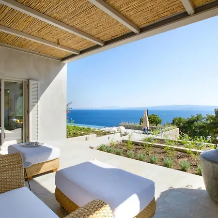 Is Located In The Heart Of The Island Of